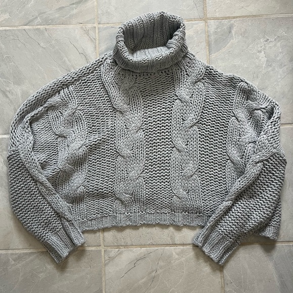 HYFVE Grey chunky cable knit cropped turtle neck sweater in medium - Picture 14 of 16